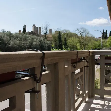 بيت للعطل Il Balcone Di Rina سان جيمينيانو