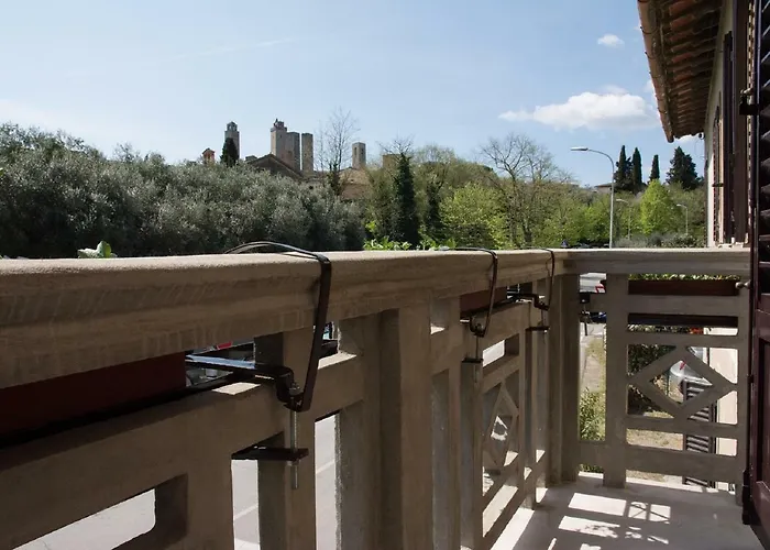 بيت للعطل Il Balcone Di Rina سان جيمينيانو